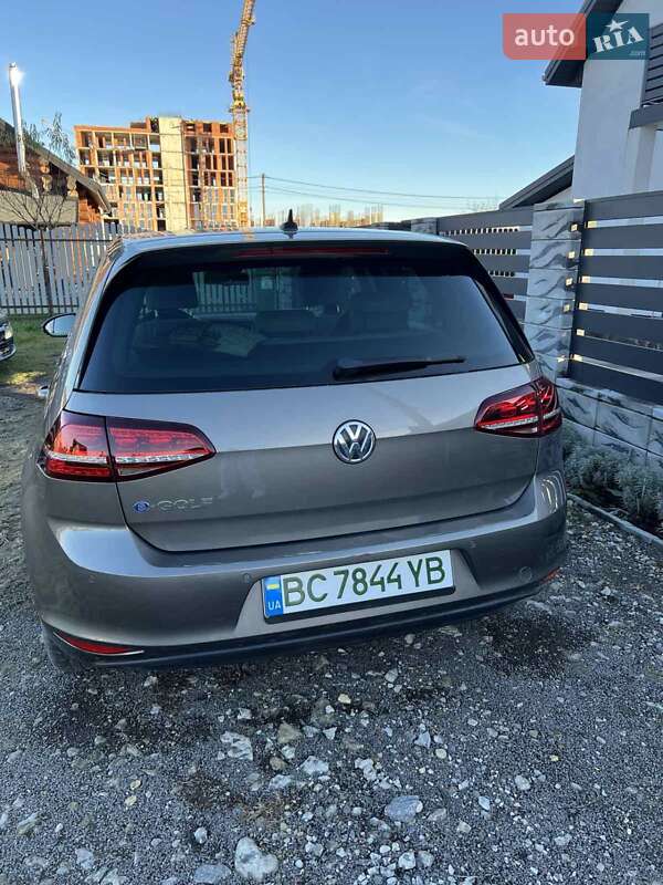 Хетчбек Volkswagen e-Golf 2015 в Городку