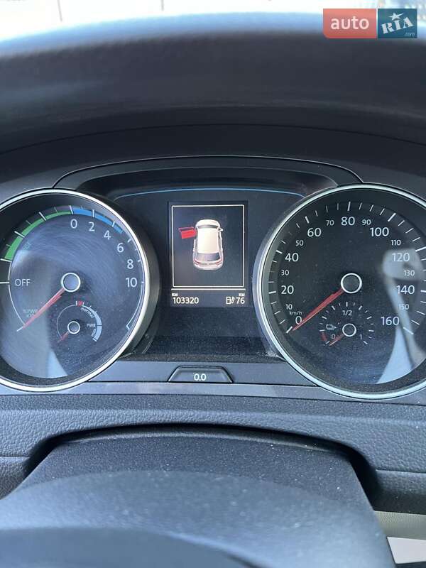 Хетчбек Volkswagen e-Golf 2015 в Городку