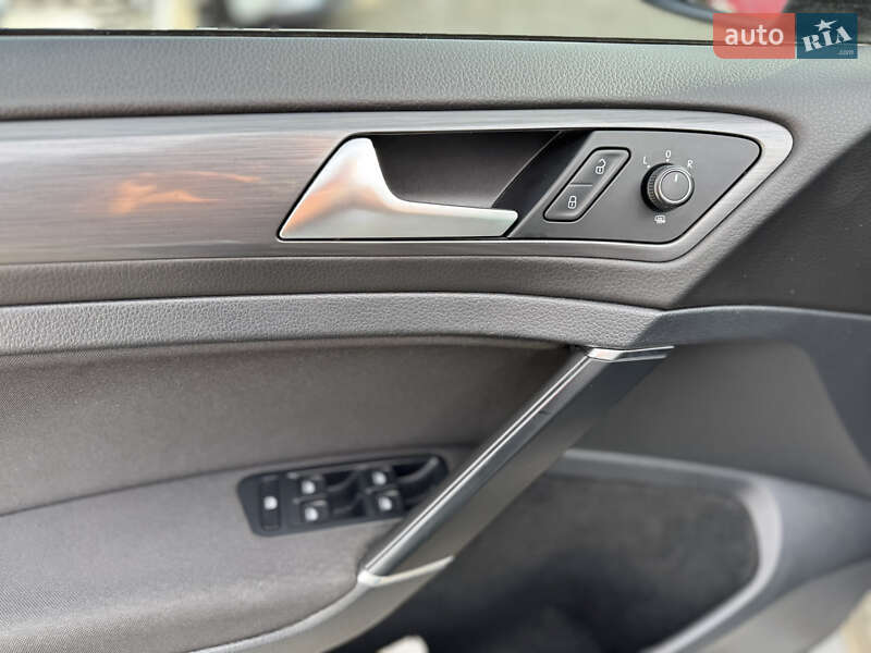 Хэтчбек Volkswagen e-Golf 2018 в Ивано-Франковске