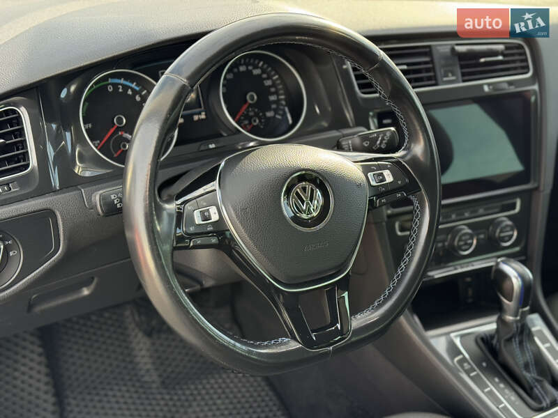 Хэтчбек Volkswagen e-Golf 2018 в Ивано-Франковске