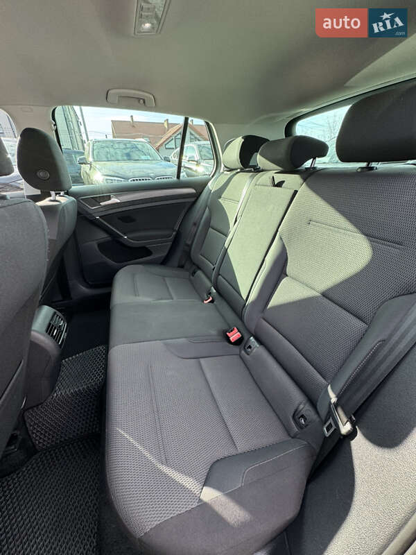 Хэтчбек Volkswagen e-Golf 2018 в Ивано-Франковске