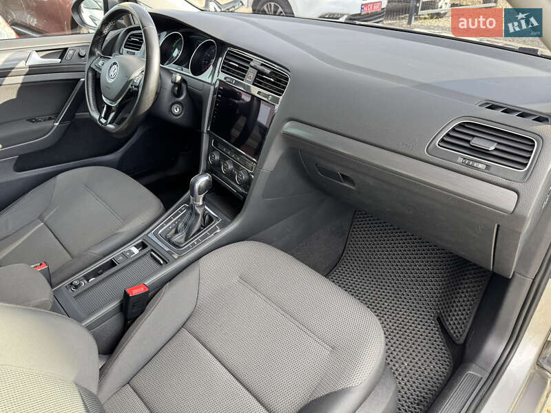 Хэтчбек Volkswagen e-Golf 2018 в Ивано-Франковске