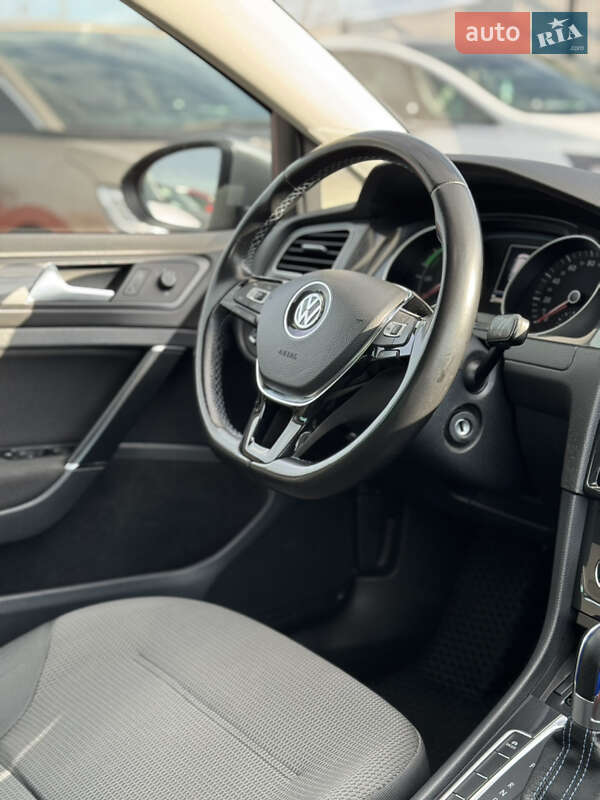 Хэтчбек Volkswagen e-Golf 2018 в Ивано-Франковске