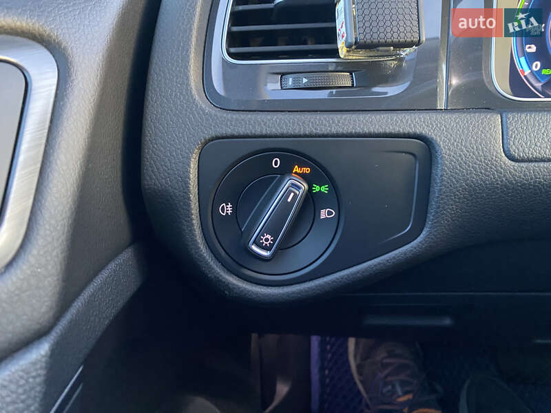 Хэтчбек Volkswagen e-Golf 2018 в Львове