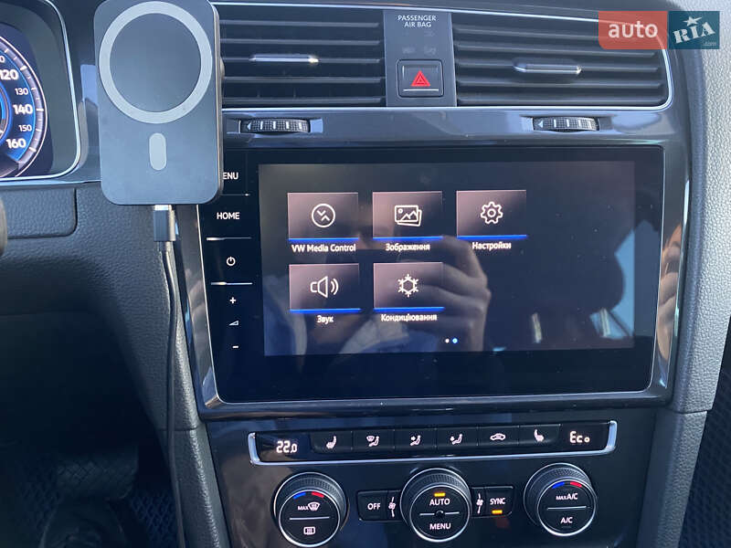 Хэтчбек Volkswagen e-Golf 2018 в Львове