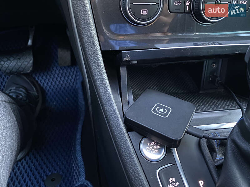 Хэтчбек Volkswagen e-Golf 2018 в Львове