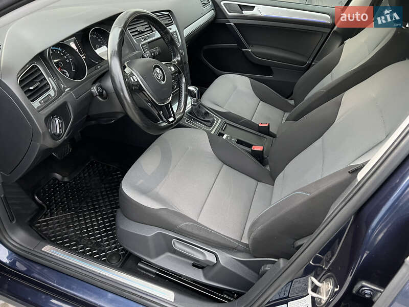 Хэтчбек Volkswagen e-Golf 2015 в Львове