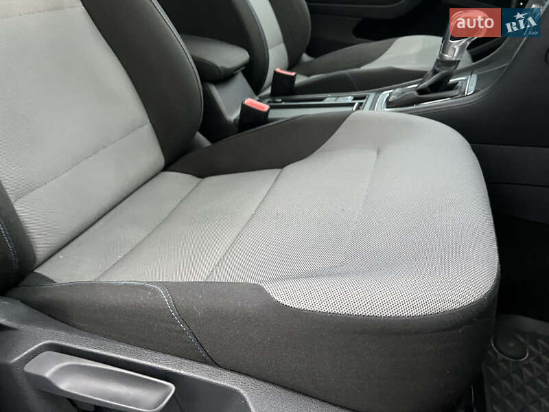 Хэтчбек Volkswagen e-Golf 2015 в Львове