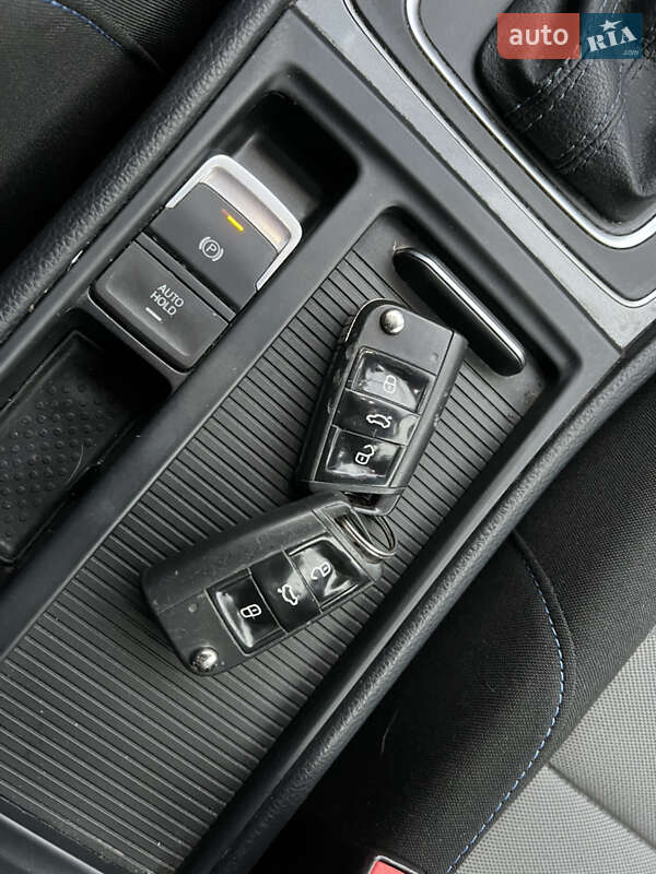 Хэтчбек Volkswagen e-Golf 2015 в Львове