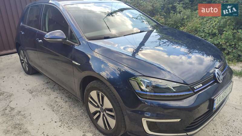 Хетчбек Volkswagen e-Golf 2015 в Києві
