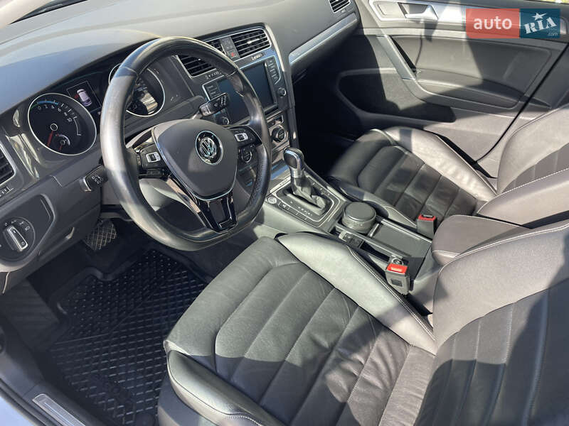 Хэтчбек Volkswagen e-Golf 2017 в Кропивницком