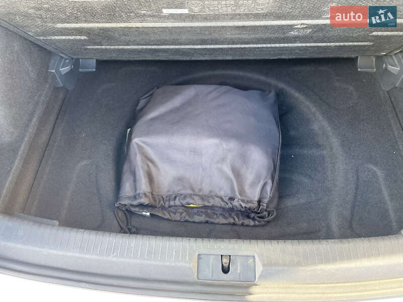 Хэтчбек Volkswagen e-Golf 2017 в Кропивницком