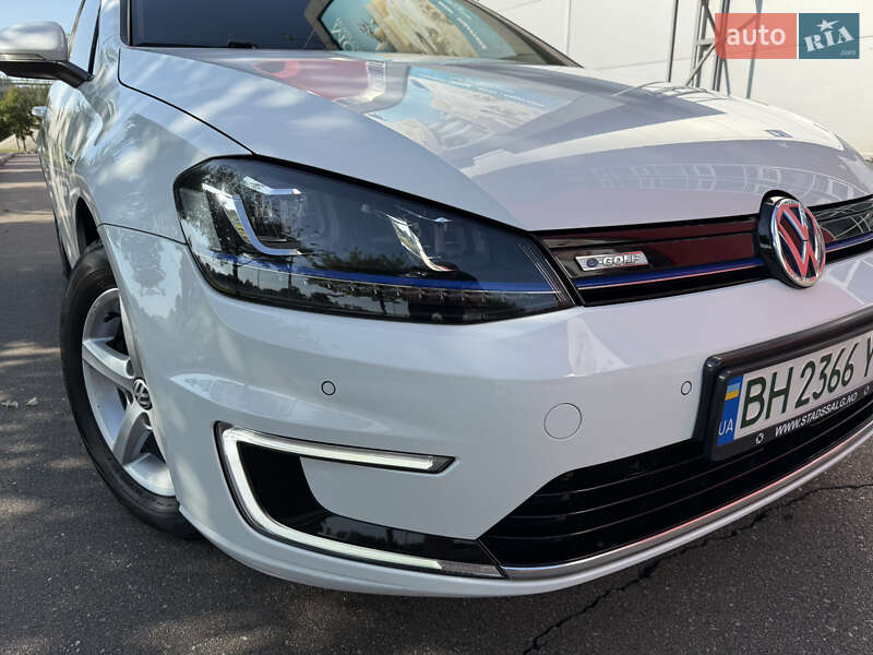 Хэтчбек Volkswagen e-Golf 2014 в Киеве
