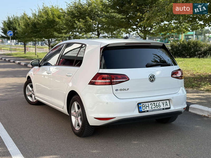 Хэтчбек Volkswagen e-Golf 2014 в Киеве