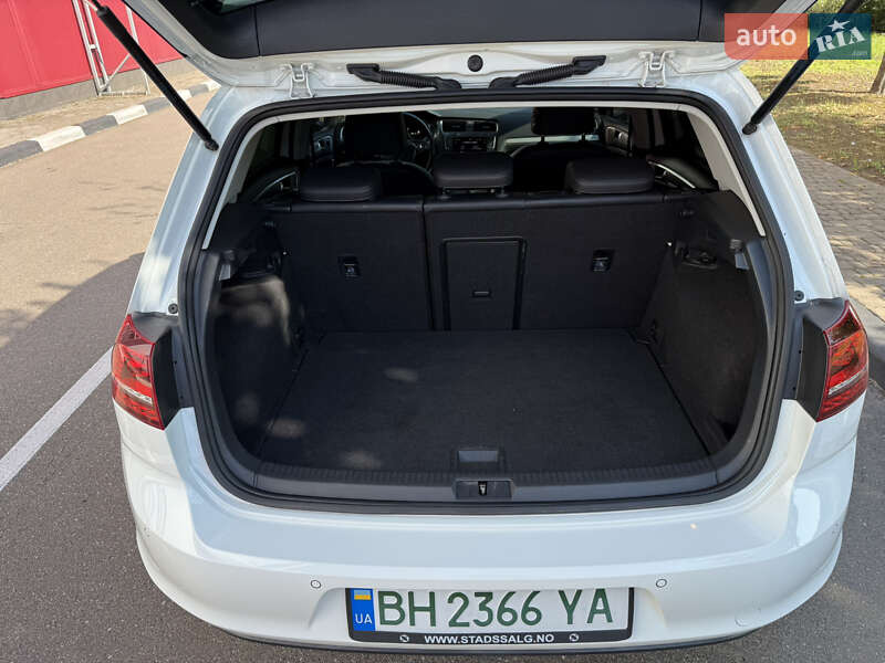 Хэтчбек Volkswagen e-Golf 2014 в Киеве