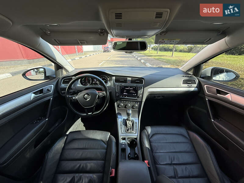 Хэтчбек Volkswagen e-Golf 2014 в Киеве