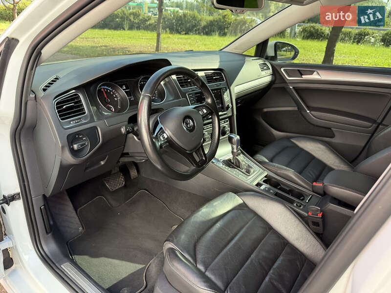 Хэтчбек Volkswagen e-Golf 2014 в Киеве