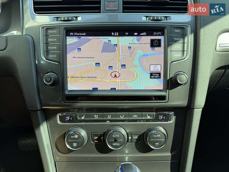 Хэтчбек Volkswagen e-Golf 2014 в Киеве