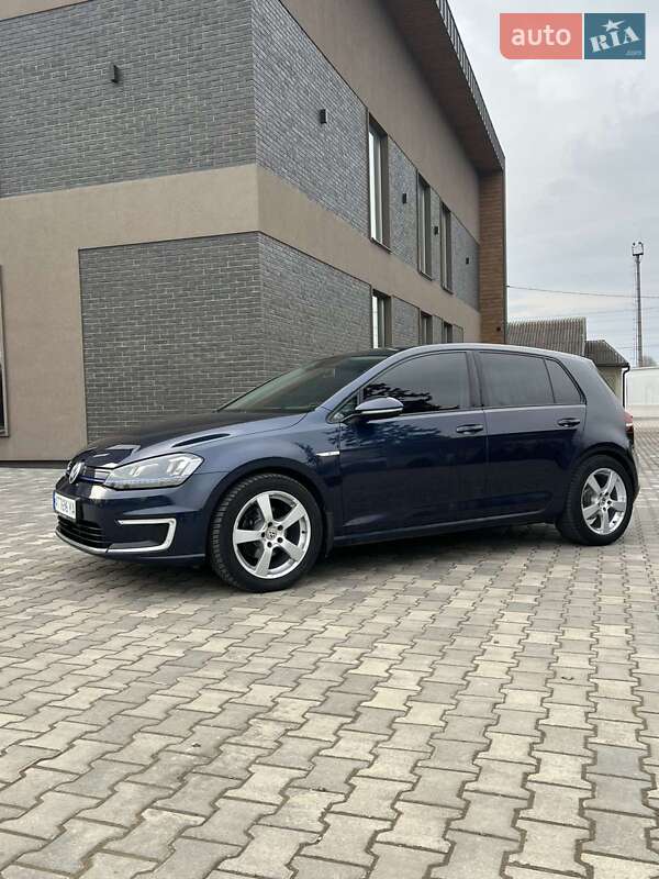 Хетчбек Volkswagen e-Golf 2015 в Косові фото 10 Хетчбек Volkswagen e-Golf 2015 в Косові
