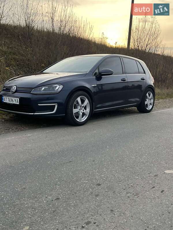 Хетчбек Volkswagen e-Golf 2015 в Косові фото 19 Хетчбек Volkswagen e-Golf 2015 в Косові