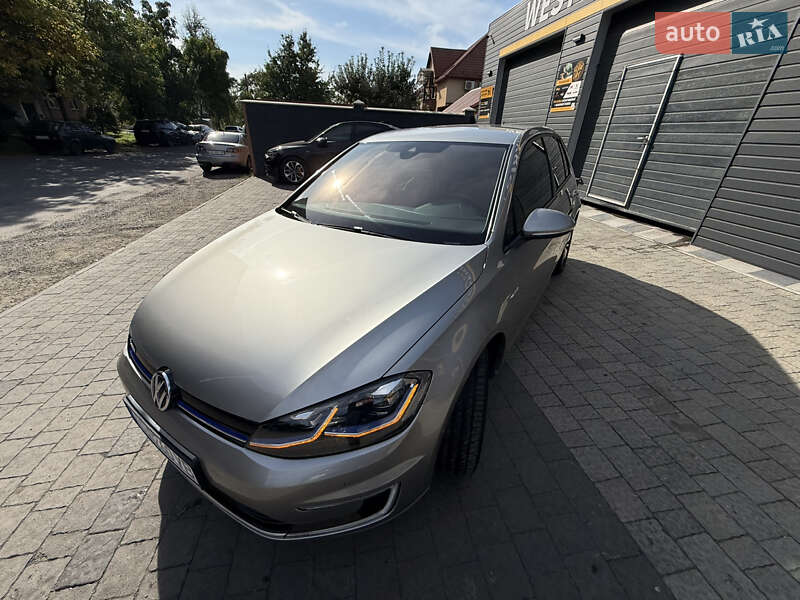 Хэтчбек Volkswagen e-Golf 2017 в Мукачево