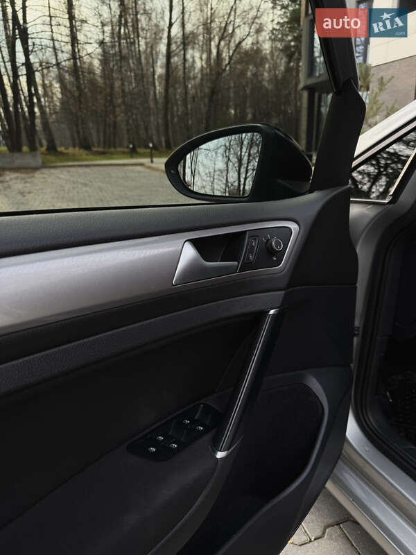 Хэтчбек Volkswagen e-Golf 2015 в Тернополе