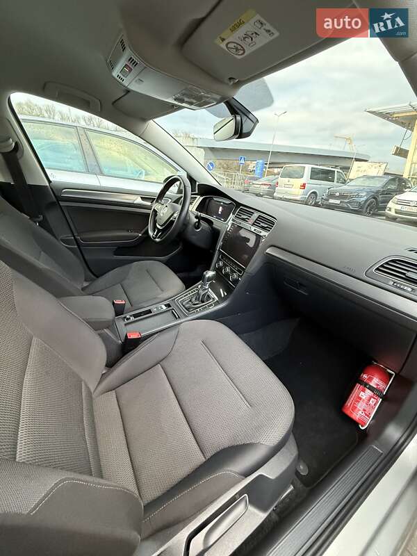 Хэтчбек Volkswagen e-Golf 2017 в Ивано-Франковске