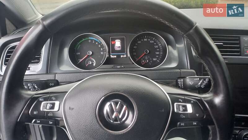 Хэтчбек Volkswagen e-Golf 2017 в Переяславе