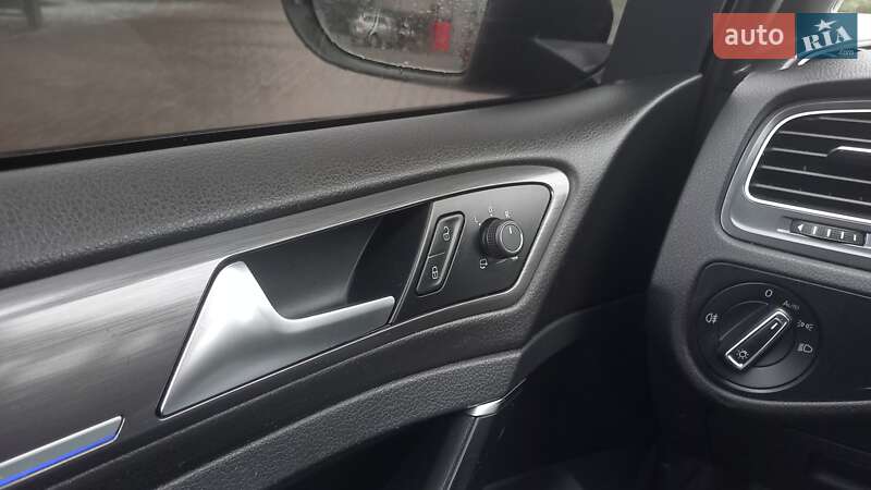 Хэтчбек Volkswagen e-Golf 2017 в Переяславе