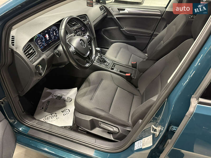 Хэтчбек Volkswagen e-Golf 2018 в Владимире