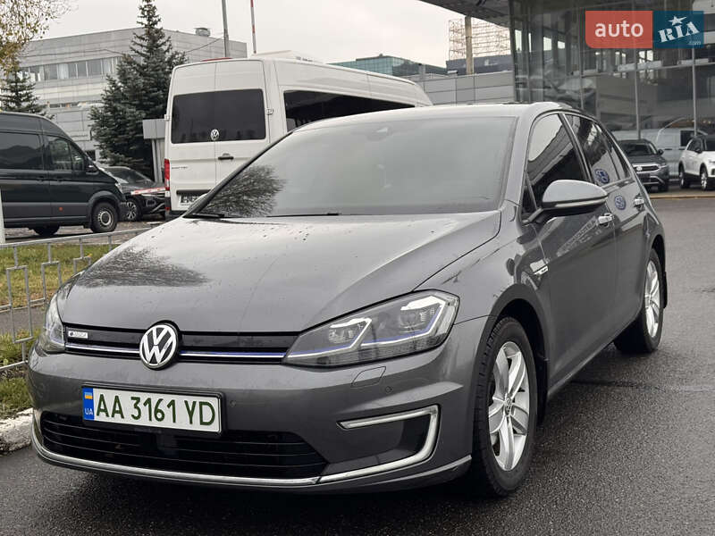 Хэтчбек Volkswagen e-Golf 2017 в Киеве