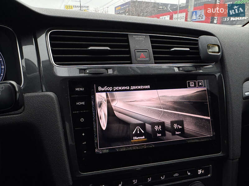 Хэтчбек Volkswagen e-Golf 2017 в Киеве