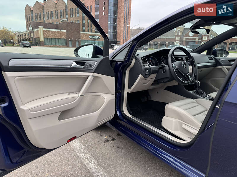 Хэтчбек Volkswagen e-Golf 2020 в Киеве