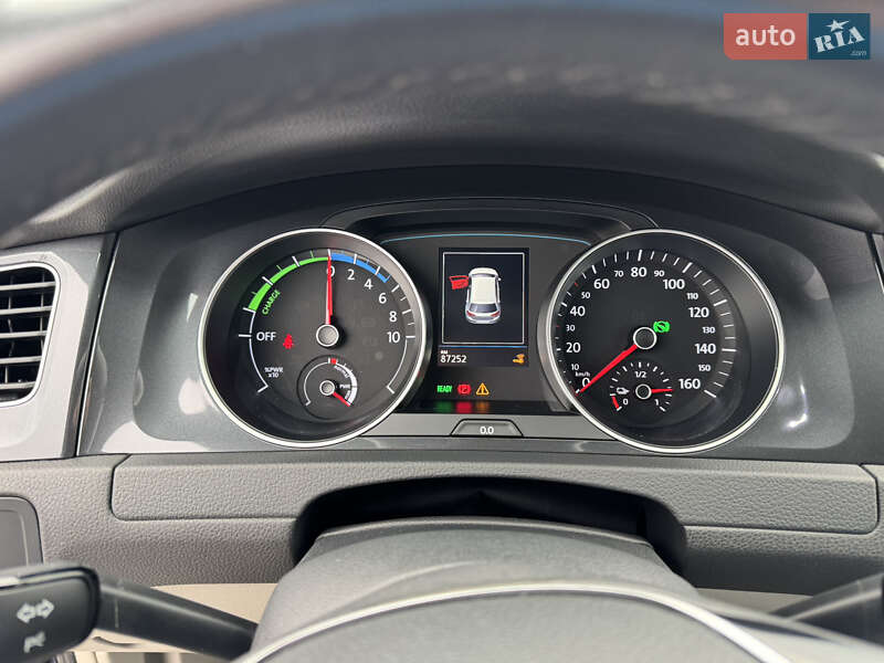 Хэтчбек Volkswagen e-Golf 2020 в Киеве