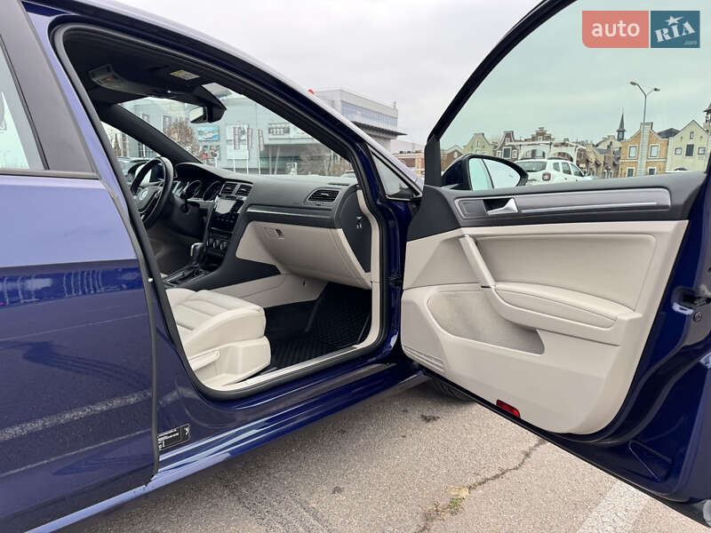 Хэтчбек Volkswagen e-Golf 2020 в Киеве