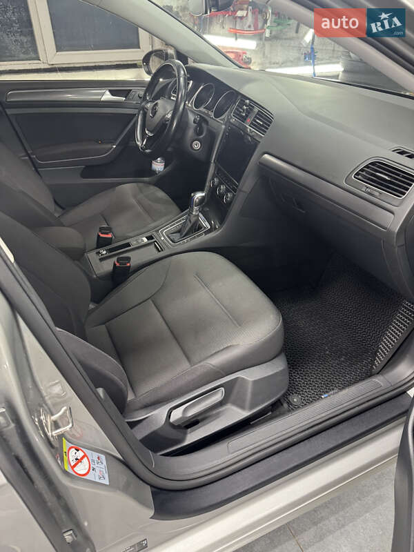 Хэтчбек Volkswagen e-Golf 2019 в Тальном фото 14 Хэтчбек Volkswagen e-Golf 2019 в Тальном