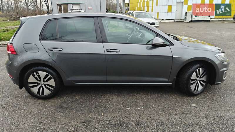 Хэтчбек Volkswagen e-Golf 2018 в Глевахе