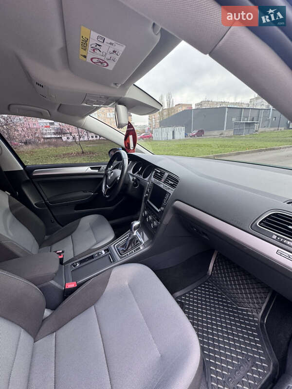 Хетчбек Volkswagen e-Golf 2015 в Кропивницькому