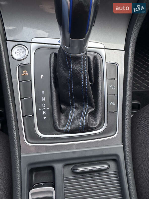 Хетчбек Volkswagen e-Golf 2015 в Кропивницькому