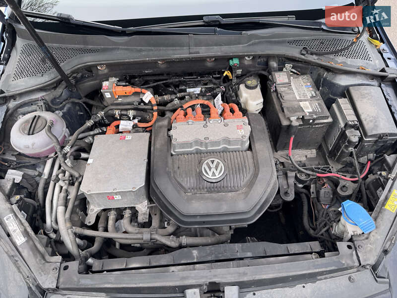 Хетчбек Volkswagen e-Golf 2015 в Кропивницькому