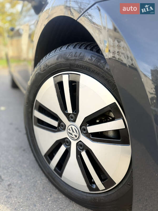 Хетчбек Volkswagen e-Golf 2016 в Одесі