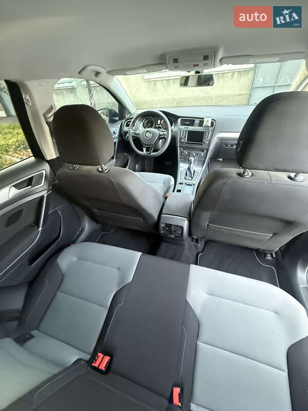 Хетчбек Volkswagen e-Golf 2016 в Одесі