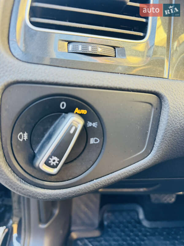 Хетчбек Volkswagen e-Golf 2019 в Іршаві фото 43 Хетчбек Volkswagen e-Golf 2019 в Іршаві