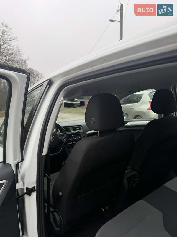 Хетчбек Volkswagen e-Golf 2014 в Тернополі фото 25 Хетчбек Volkswagen e-Golf 2014 в Тернополі