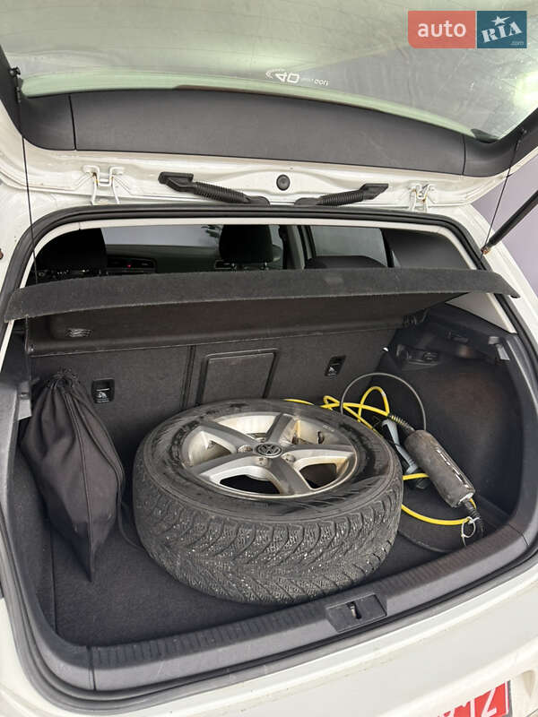 Хетчбек Volkswagen e-Golf 2014 в Тернополі фото 28 Хетчбек Volkswagen e-Golf 2014 в Тернополі