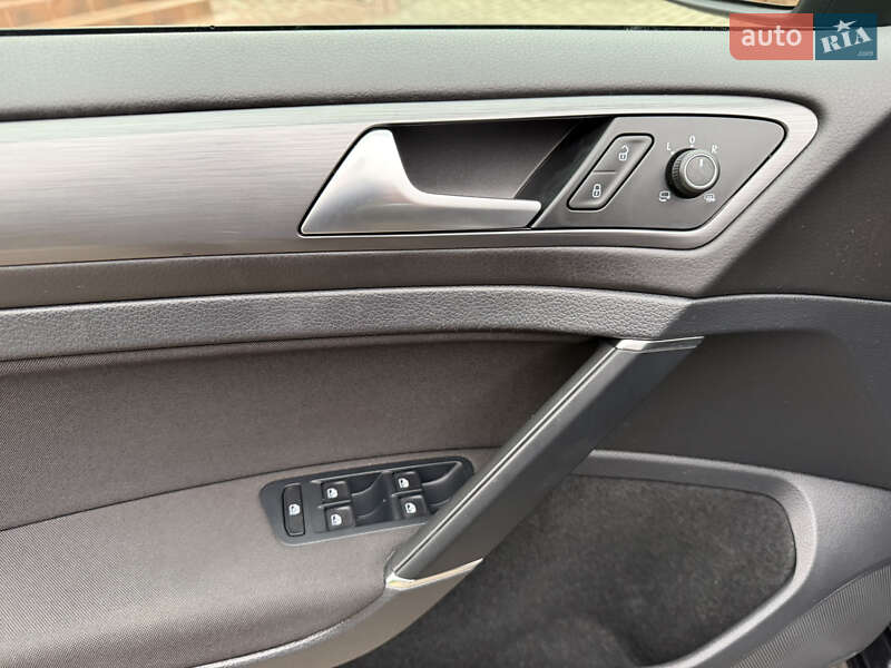 Хэтчбек Volkswagen e-Golf 2018 в Ровно