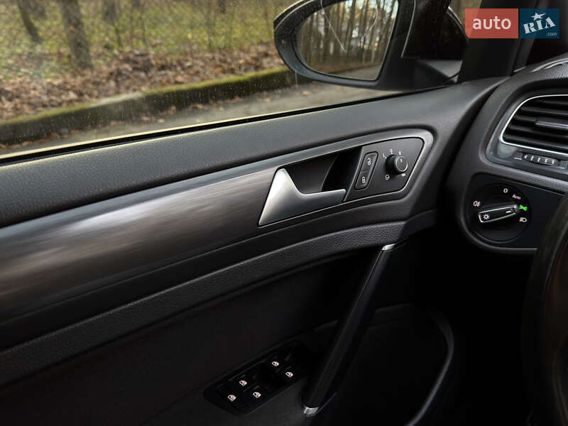 Хэтчбек Volkswagen e-Golf 2017 в Львове