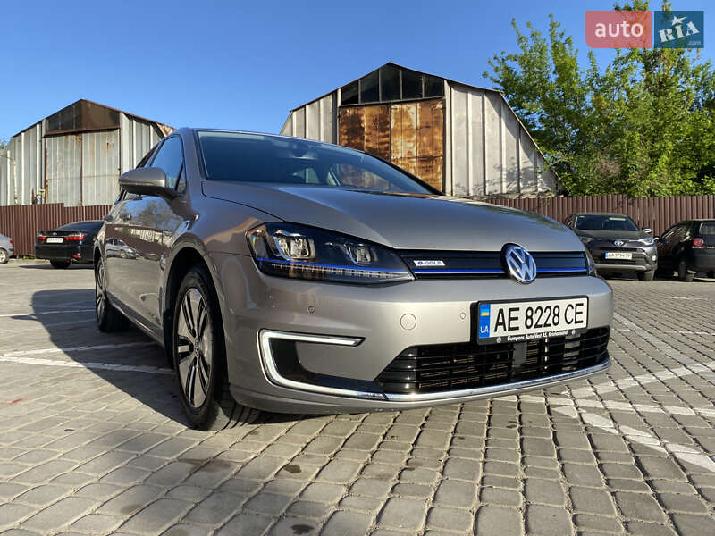 Хетчбек Volkswagen e-Golf 2015 в Дніпрі