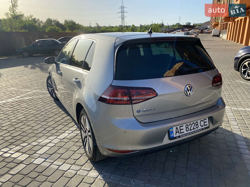 Хетчбек Volkswagen e-Golf 2015 в Дніпрі