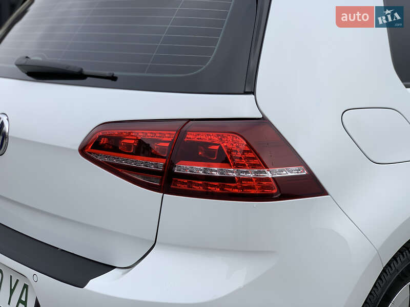 Хэтчбек Volkswagen e-Golf 2015 в Ивано-Франковске